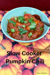 Read more about the article Slow Cooker Pumpkin Chili with Easy Vegan Option